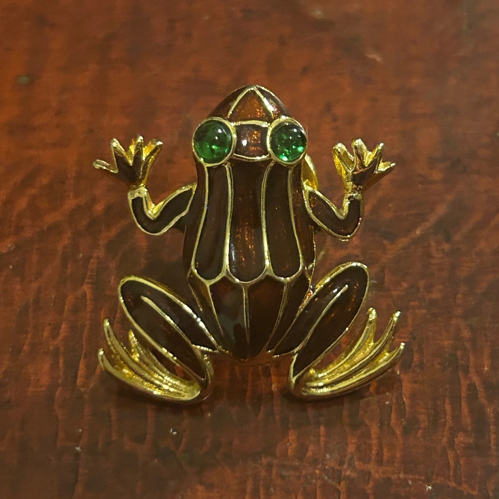 Trifari Frog Brooch Lapel Pin Brown Enamel & Gold Colors w/ Green Cabochon Eyes